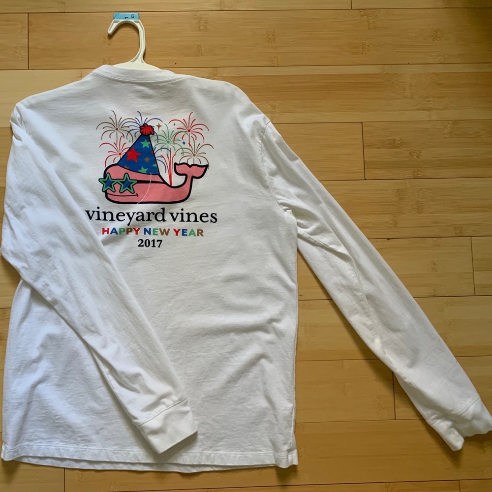 VineYard Vines New Year Tee